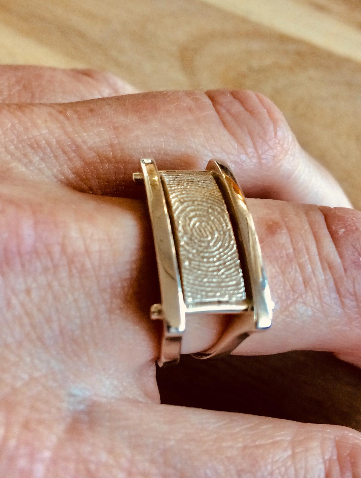 Golden-fingerprint-ring